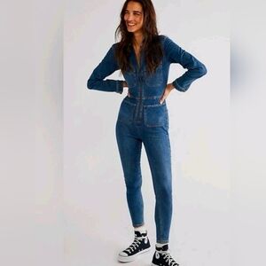 FREE PEOPLE Lennox Jumpsuit Long Sleeve Zip Front Blue Denim Size SMALL